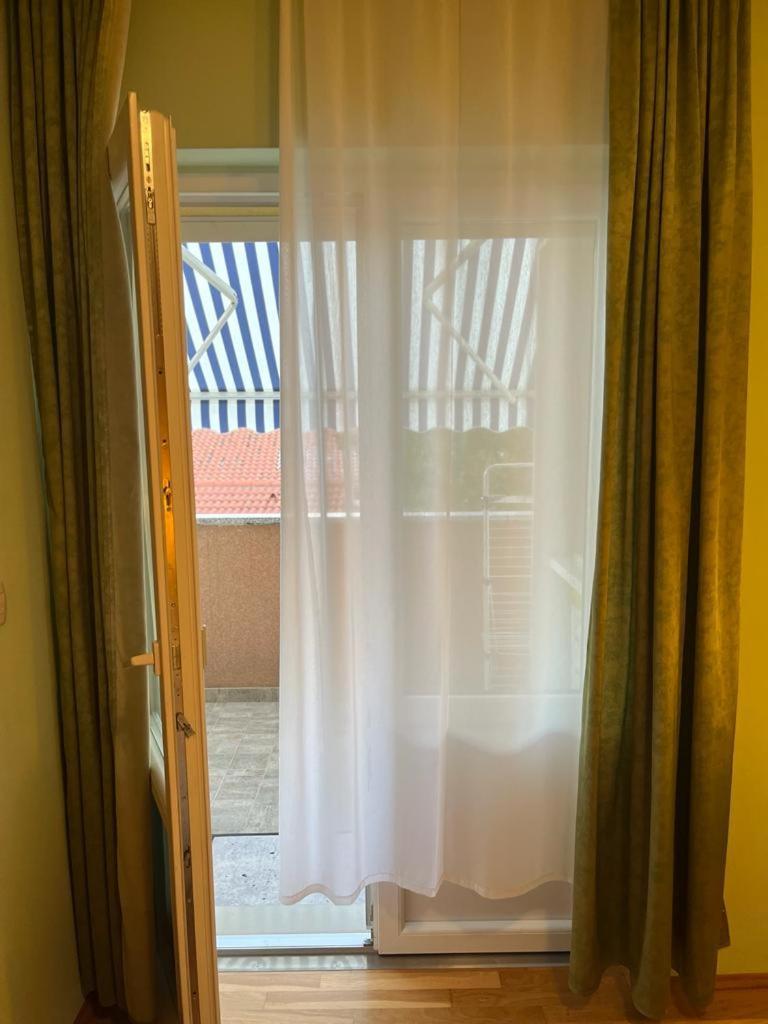 Ana'S House Apartment Макарска Екстериор снимка